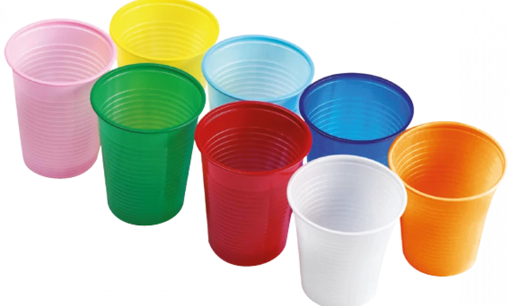 Περιβαλλοντικό τέλος και στα πλαστικά ποτήρια μιας χρήσης